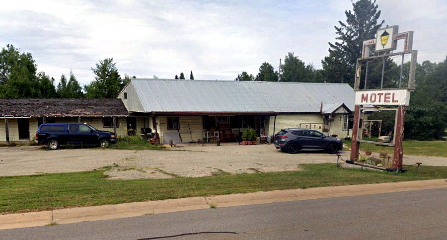 Brattains Motel on M-28 - 2022 Street View - Amazing (newer photo)